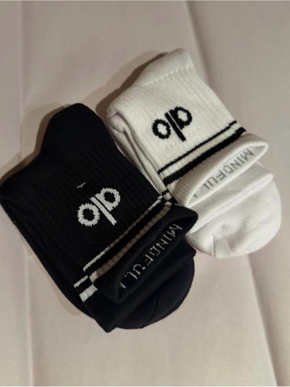 Alo Yoga half crew socks